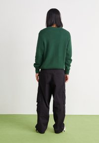 Carhartt WIP TRACKER PANT - Cargobukser - black