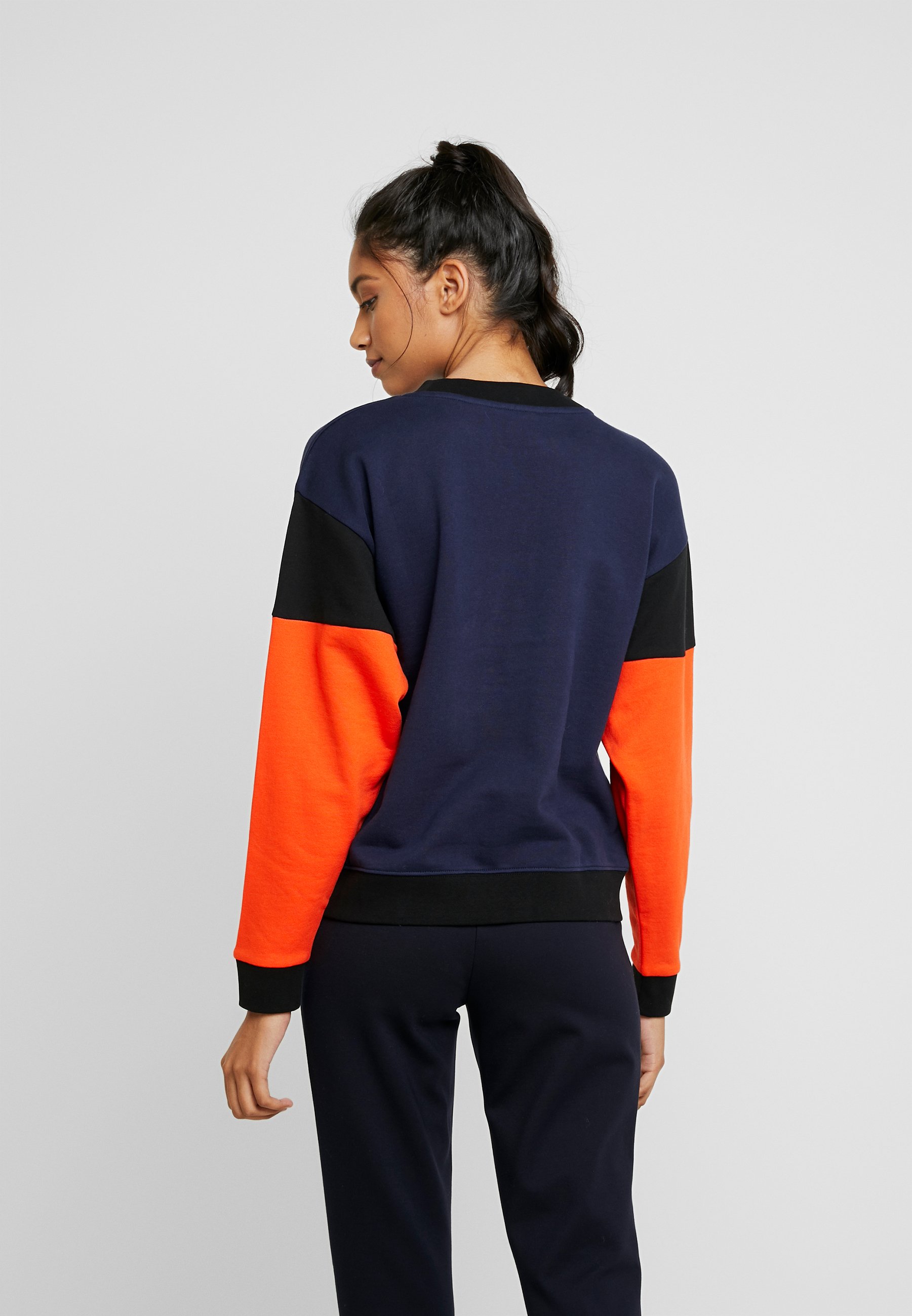 Wrangler HIGH RETRO Sweatshirt navy Zalando.no Wrangler 90S TEE WHITE