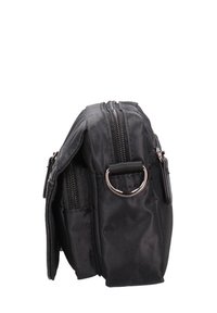 Borsa nera in nylon con diversi scomparti con cerniera, forma rettangolare, texture liscia e anello metallico laterale per attacchi.