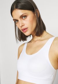 Marks & Spencer FLEXI CROP - Biustjė - white