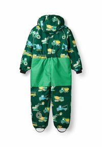 Mono impermeable verde con un patrón de vehículos de construcción amarillos y azules. Presenta una capucha elástica y puños para un ajuste ceñido.