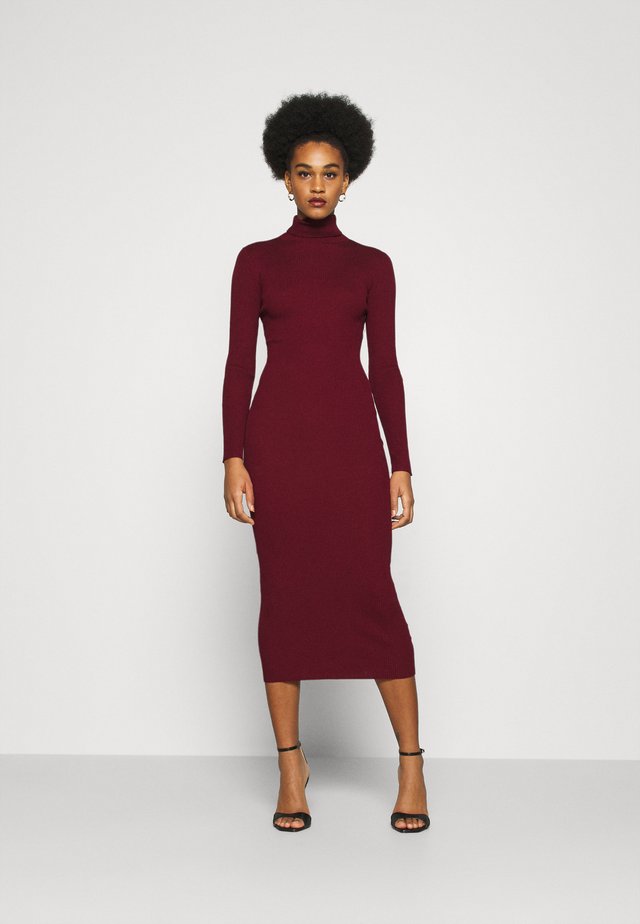 ROLL NECK MIDI DRESS - Gebreide jurk - deeper red