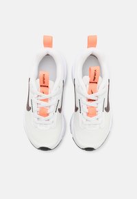 Nike Sportswear AIR MAX INTRLK LITE - Tenisice - summit white/black/hyper orange/white