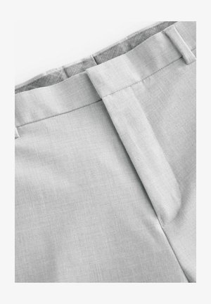 Helle graue Hose mit glatter Textur, flachem Vorderteil, Gürtelschlaufen am Bund und einem dezenten Glanz.