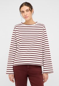 Langärmeliges, gestreiftes Oberteil in Creme und Burgunderrot mit Bootsausschnitt und lockerem Schnitt. Weicher Stoff mit kontrastierenden breiten Streifen und umgeschlagenen Ärmeln.