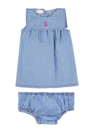 Vestito azzurro chiaro senza maniche per bambina con bloomers abbinati a vita elastica, con cuciture rosa e una piccola giraffa rosa ricamata sul pettorale.
