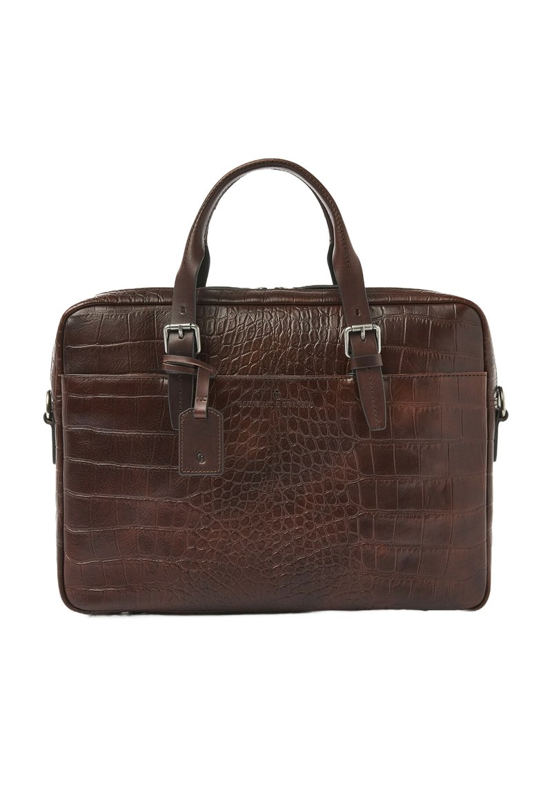 Bruine leren laptoptas met krokodillenpatroon, rechthoekige vorm, dubbele handvatten, verstelbare riemen en metalen accenten.