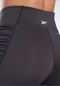Reebok Träningsshorts - black