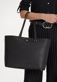 CROSSHATCH LEATHER LARGE KARLY TOTE - Shopping Bag - black
