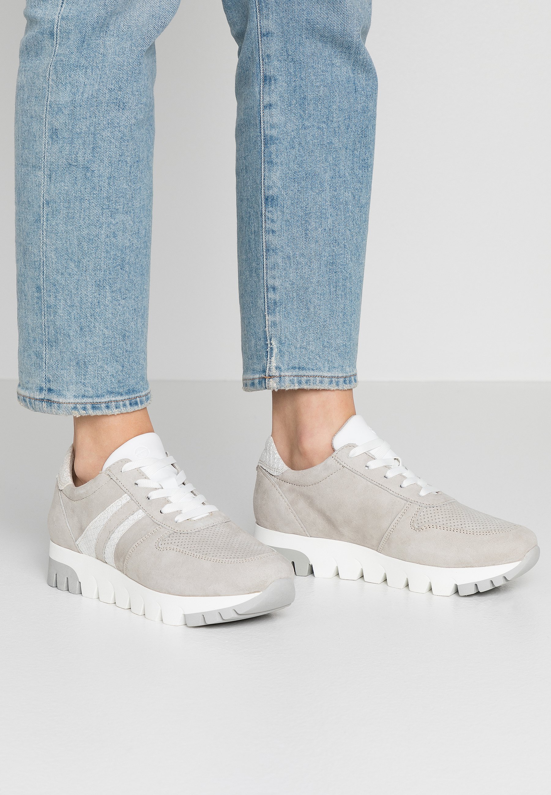 Tamaris LACE UP Joggesko light grey Zalando.no Tamaris Fashletics Joggesko steel grey Zalando.no