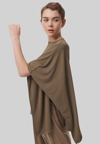 Leem ASYMMETRIC HEM  - Camiseta básica - brown