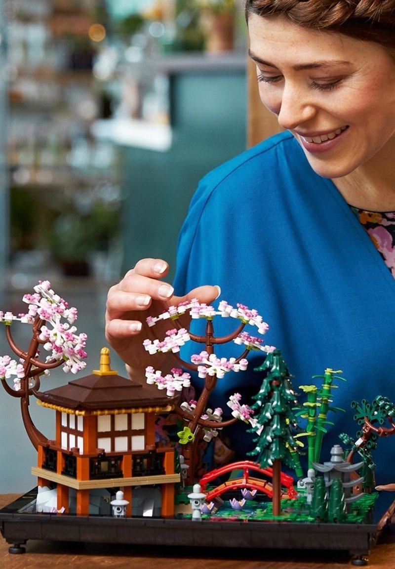 LEGO ICONS RUSTGEVENDE TUIN JAPANSE BOTANSICHE TUIN  - Construction set - multicoloured