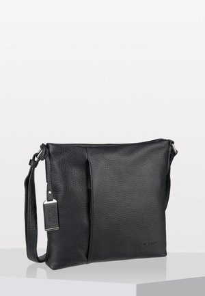 Borsa a tracolla nera in pelle con superficie texture, dotata di una tasca frontale, tracolla regolabile e un accento in metallo.