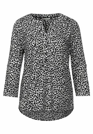 Blusa de manga larga en blanco y negro con estampado de hojas, con cuello redondo y botones en la parte delantera, que presenta un dobladillo ligeramente curvado.
