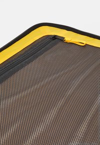 The North Face BASE CAMP GEAR BOX L - Kelioninis krepšys - summit gold/black