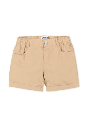 Beżowe krótkie spodenki dla malucha z elastyczną talią, zapinane na guzik z przodu, z dwoma przednimi kieszeniami, podwiniętymi nogawkami oraz widoczną metką marki Moschino.