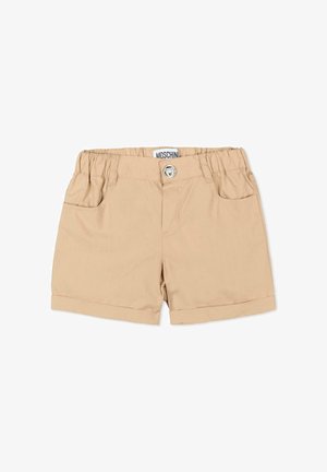 Beżowe krótkie spodenki dla malucha z elastyczną talią, zapinane na guzik z przodu, z dwoma przednimi kieszeniami, podwiniętymi nogawkami oraz widoczną metką marki Moschino.