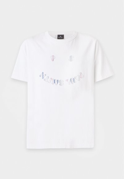 Λευκό T-shirt με κοντά μανίκια, με καμπυλωτό πολύχρωμο κεντητό κείμενο και μια μικρή μαύρη ετικέτα στο ντεκολτέ.