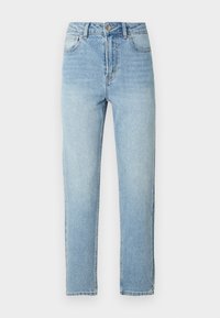 Jean bleu clair taille haute, coupe droite, avec bouton devant, fermeture éclair, passants de ceinture et poches devant et derrière.