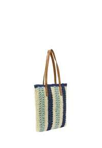 Vævet bæltetaske med blå, grønne og cremefarvede striber, udstyret med brune læderhåndtag og en rektangulær form. Tekstureret design med naturlige fibre.