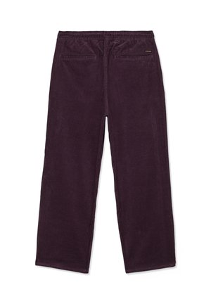 Dunkellila Cord-Hosen mit weitem Bein, elastischem Bund und zwei Paspeltaschen auf der Rückseite, mit einem kleinen Markenetikett an der rechten Tasche.