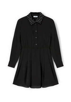 Abito nero a maniche lunghe con gonna plissettata, caratterizzato da un colletto con perline, chiusura con bottoni e tessuto morbido.