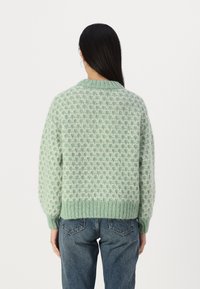 YAS YASTOXANA  - Pulover - basil/perfectly pale