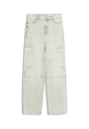 Pantaloni cargo in denim grigio chiaro con tasche applicate frontali e laterali, passanti per cintura e gambe dritte e larghe.