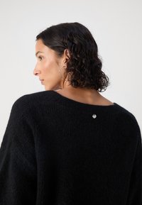 Mos Mosh THORA V-NECK - Kofta - black