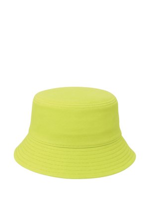 Sombrero tipo bucket de color amarillo brillante con ala inclinada hacia abajo, hecho de tela suave, visto sobre un fondo blanco.