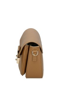 Borsa a tracolla in pelle color cuoio con parte superiore curva, accessori in oro, dettagli a cerchio laterali e forma strutturata. Presenta una texture liscia e un design minimalista.