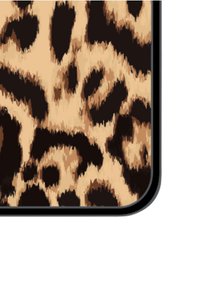 Wzór w panterkę z czarnymi i brązowymi, futrzastymi motywami, o gładkiej fakturze i zaokrąglonej czarnej ramce.