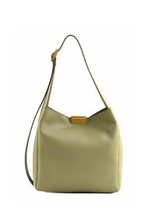 Sac à épaule en cuir vert clair avec une seule bandoulière réglable et un petit fermoir rectangulaire doré à l'avant.