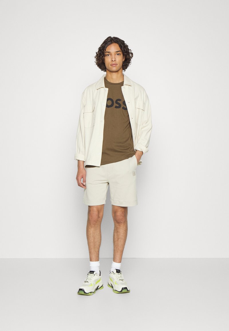 Herren Trainingsanzüge | BOSS SEWALK Shorts light beige/beige - DH32673 Herren Trainingsanzüge | BOSS SEWALK Shorts light beige/beige - DH32673