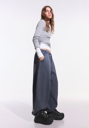 Bershka, - Sneakersy niskie