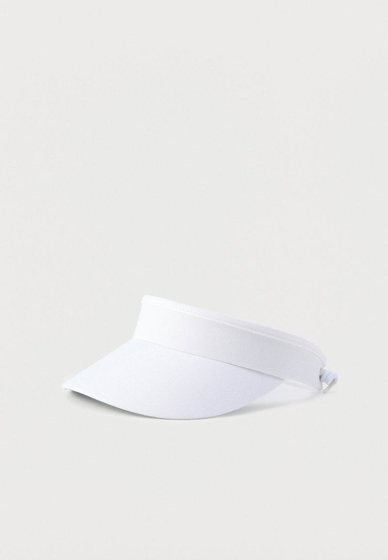 Λευκή υφασμάτινη ζώνη ηλίου με φαρδύ καμπυλωτό γείσο και ρυθμιζόμενο λουρί, απεικονίζεται πάνω σε απλό φωτεινό φόντο.