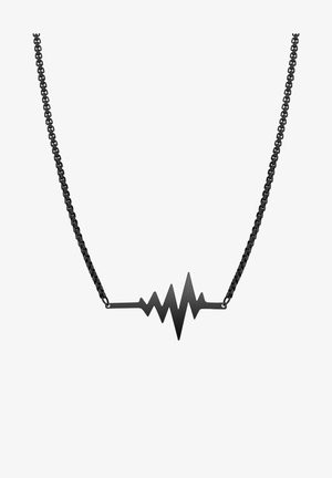 Collier en métal noir avec pendentif en forme de battement de cœur sur une chaîne assortie sur fond blanc.