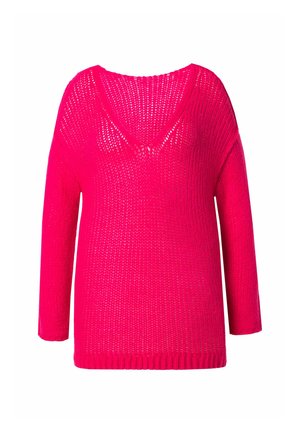 Lyserød strikket sweater med V-hals, lange ærmer og løs pasform. Teksturen er åben vævning med ribbede detaljer ved kant og manchetter.