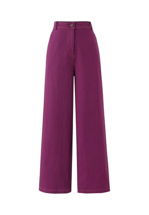 Pantalon taille haute, jambe large avec des rayures verticales violettes et noires, fermeture à bouton à l'avant et passants de ceinture.