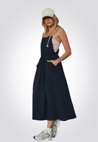 Cupshe SLEEVELESS  - Žerzejové šaty - dark blue