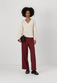 JDY JDYINGEBORG ADA LIFE V-NECK - Vesta - pumice stone