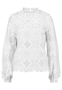 Blouse blanche à manches longues en dentelle avec col montant, présentant des motifs circulaires et en forme de losange ainsi que des bords festonnés aux manches et à l'ourlet.