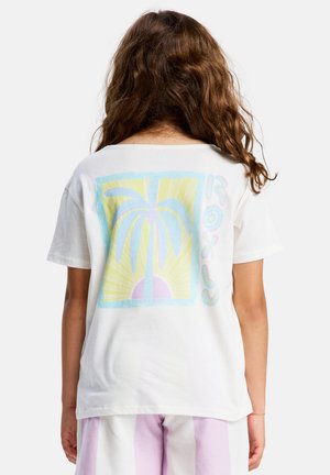 Camiseta blanca de algodón con un gráfico de palmera en tonos pastel en la espalda, enmarcado por un borde azul y el texto "Roxy" en una fuente colorida.