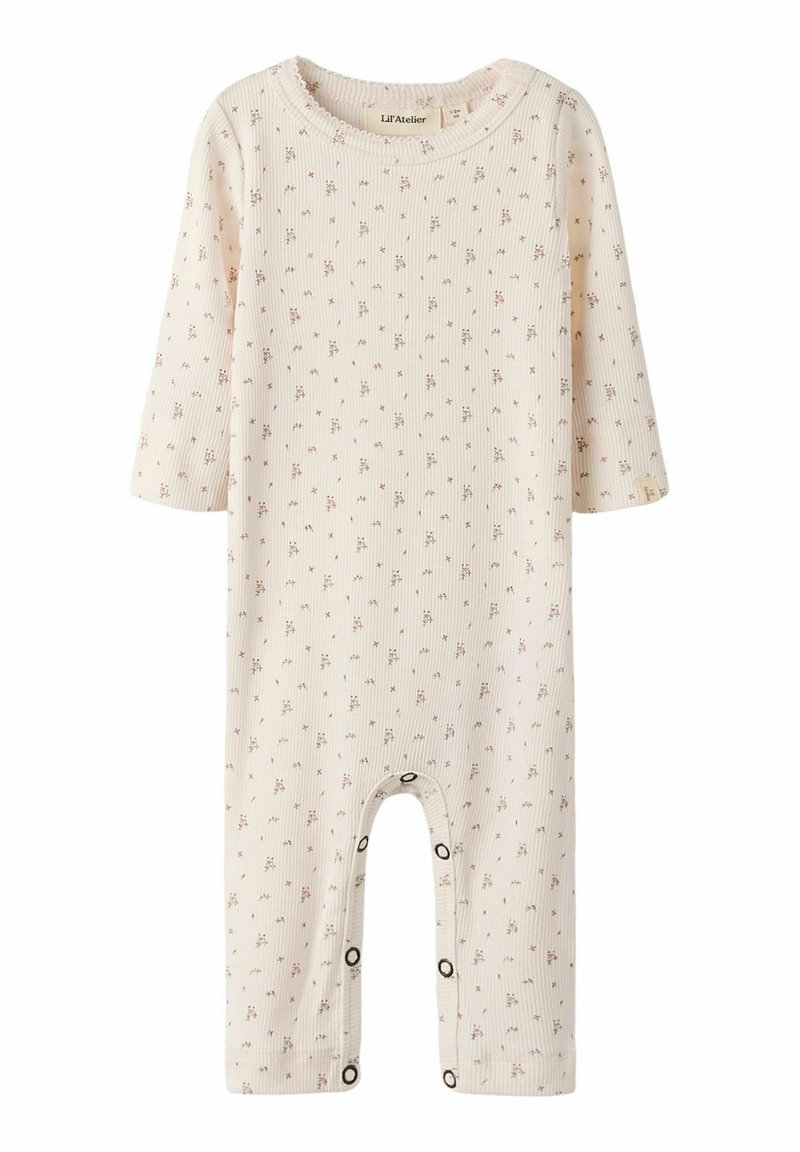Crème geribbelde baby romper met lange mouwen, kleine rode bloemenprint, drukknoopjes langs de binnenbenen en een ruches decolleté.
