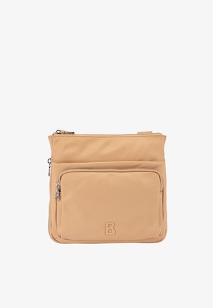 Beige rechteckige Umhängetasche mit Frontreißverschlusstasche und geprägtem Buchstaben B, mit silbernen Reißverschlussanhängern auf weißem Hintergrund.