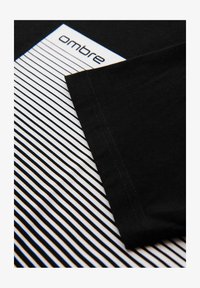 Seleccionado, black