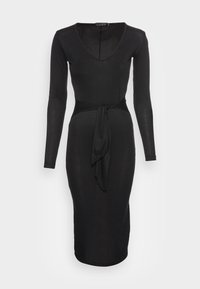 Vestido midi preto canelado com mangas longas, decote em V e detalhe de cintura amarrada. Textura suave com uma silhueta ajustada.