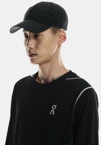On - Cap - black Thumbnail Image 1