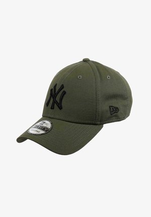 Olivenfarbene Baseballmütze aus Baumwolle, mit schwarzem gesticktem Logo, verstellbarem Riemen und gebogenem Schirm.