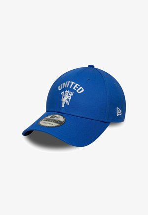 Blaue verstellbare Baseballkappe mit weißem "UNITED"-Schriftzug und besticktem Löwen-Logo, der einen Dreizack hält, auf der Vorderseite.